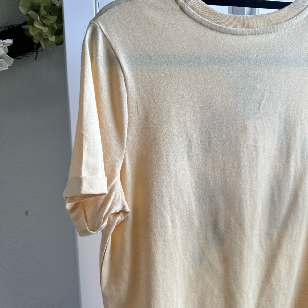 Disney Tee. Size S - Picture 5 of 7